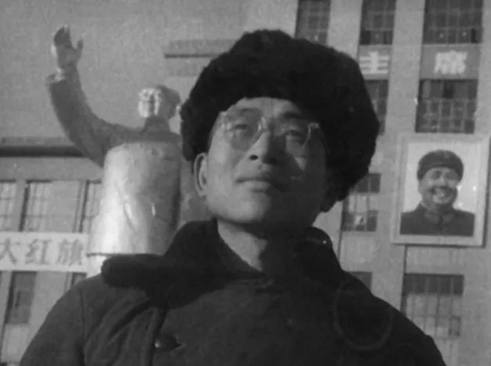 1966年，司徒兆光從蘇聯(lián)歸國，為北京工業(yè)學(xué)院創(chuàng)作毛主席雕像.jpg