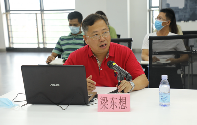 中共開平市委黨校校委、講師梁東想授課