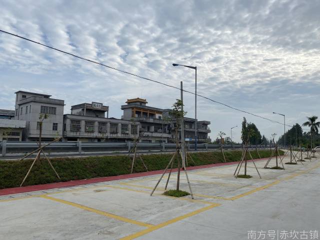 ▲通過(guò)“美麗廊道”建設(shè)，G325國(guó)道五龍段變得更加整潔美麗，交通更加安全